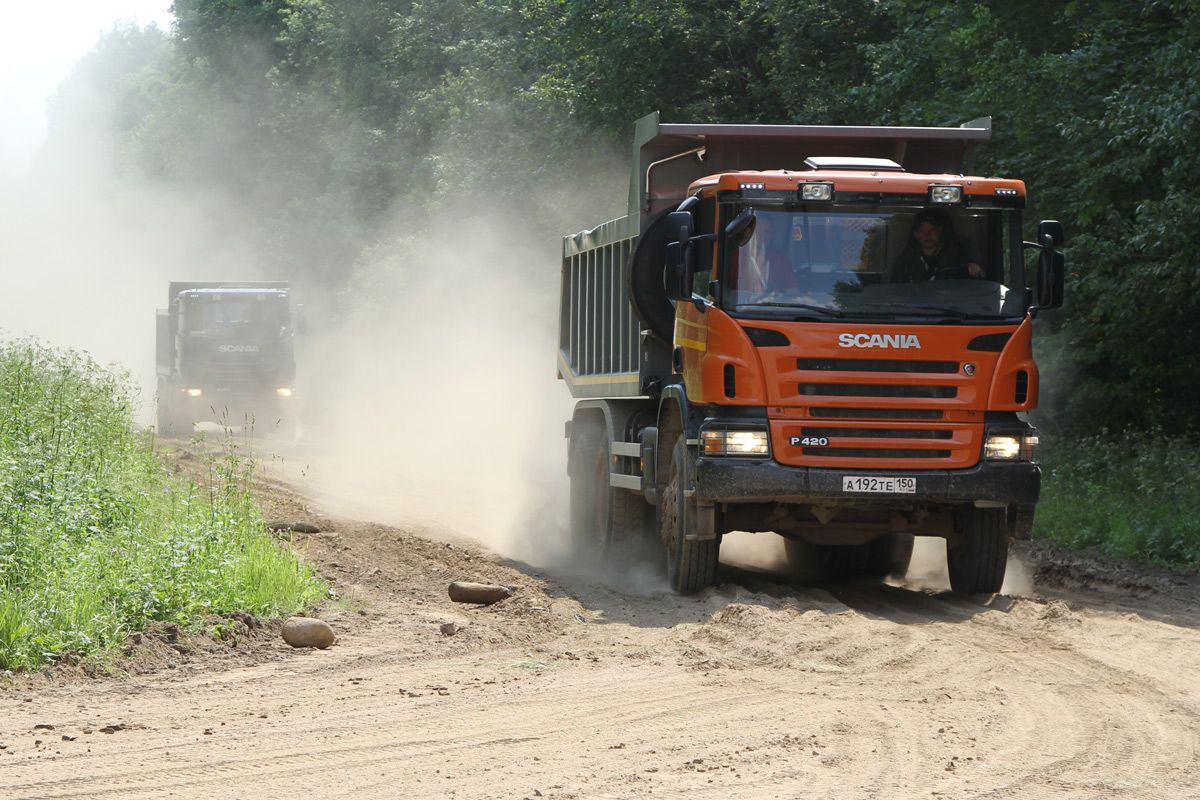 Загруженный самосвал