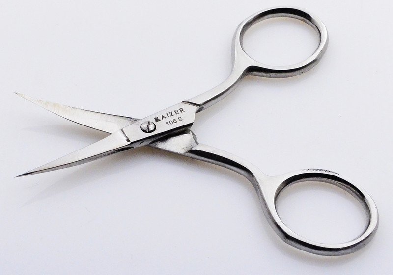 Можно ли брать в самолет маникюрные ножницы: правила авиакомпаний